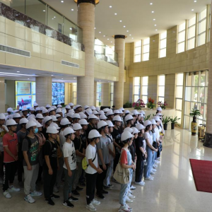 履行公益責任，推動校企合作--廣西大學300多名師生到我司開展研學活動 .. ...